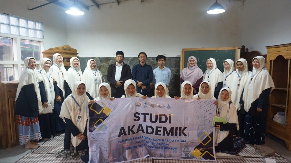 Mahasiswi Aqidah dan Filsafat Islam UNIDA Gontor Studi Akademik di Lingkar Studi Filsafat Discourse