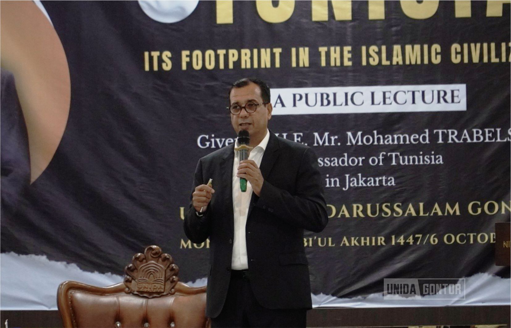 Tunisian Ambassador Mohamed Trabelsi delivers a public lecture on Tunisia’s heritage and Islamic civilization to UNIDA Gontor students at Hall Istanbul.
