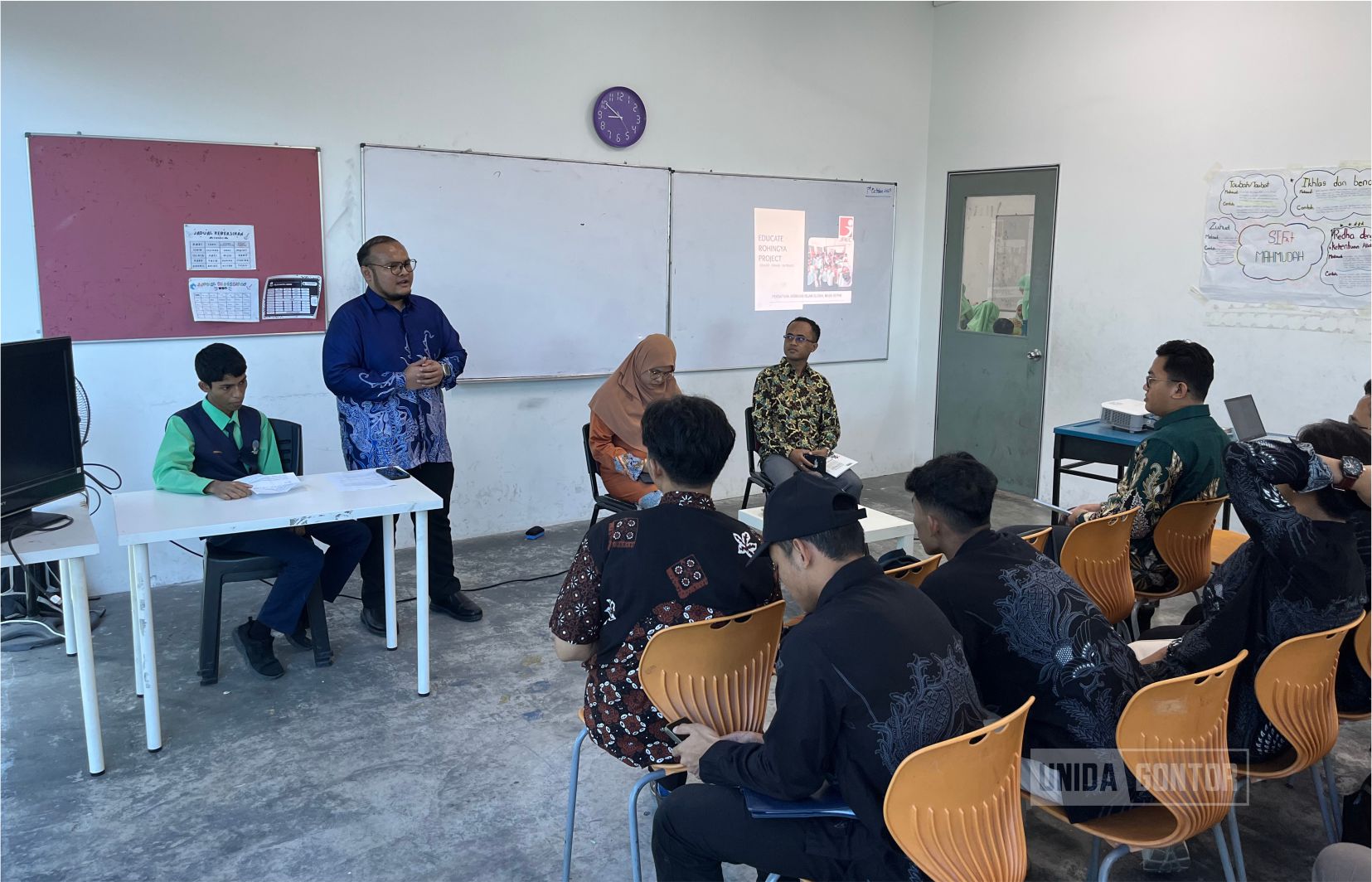 UNIDA Gontor students and lecturers conduct ICE program at Rohingya Education Centre Malaysia.