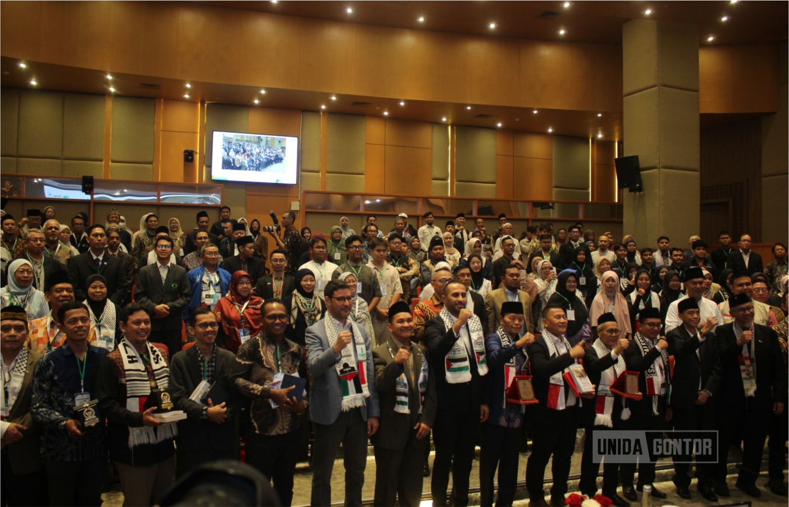 Mahasiswa PAI UNIDA Gontor mengikuti Asia Pacific Dialogue for Palestine di Gedung DPR RI bersama akademisi dan diplomat Asia Pasifik.