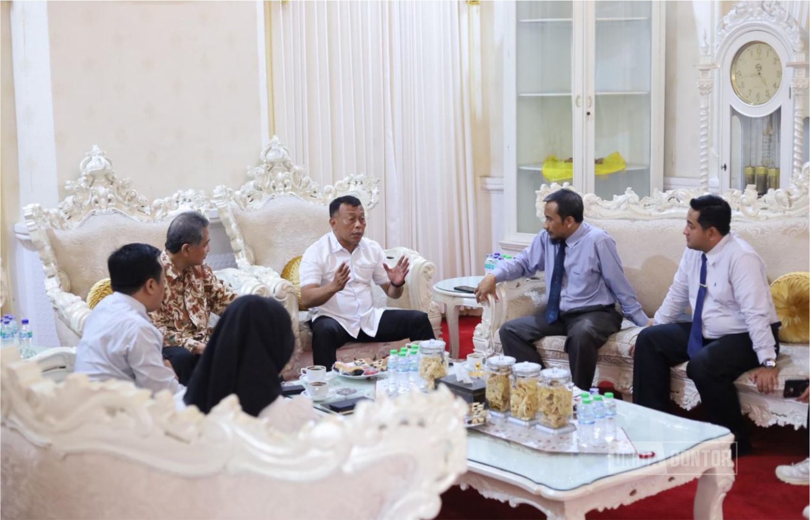 Bupati Ponorogo Sugiri Sancoko menerima audiensi Tim 100 Tahun PMDG dari UNIDA Gontor; Prof. Hamid Fahmy Zarkasyi memimpin rombongan di Kantor Bupati Ponorogo.