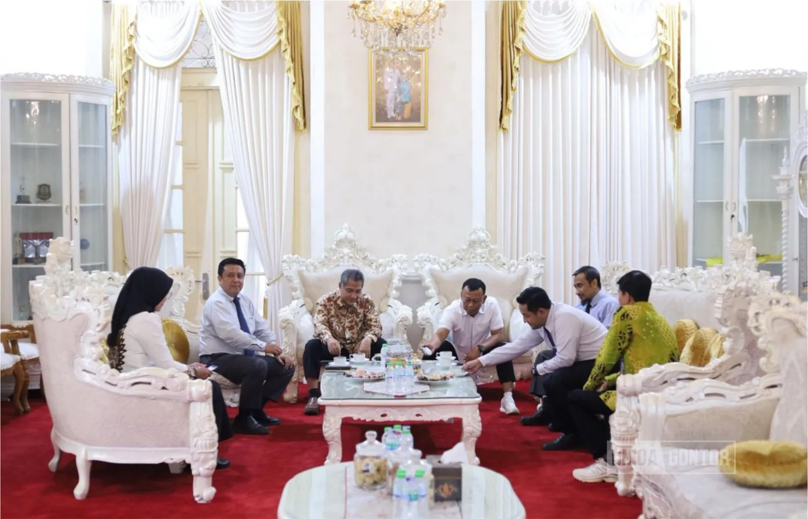 Bupati Ponorogo Sugiri Sancoko menerima audiensi Tim 100 Tahun PMDG dari UNIDA Gontor; Prof. Hamid Fahmy Zarkasyi memimpin rombongan di Kantor Bupati Ponorogo.