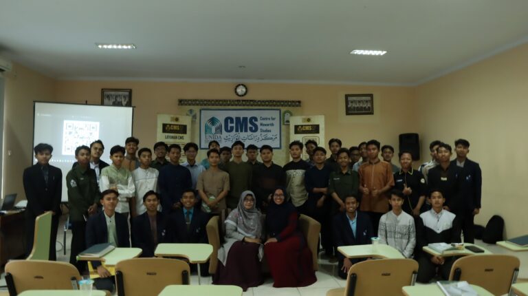 Suasana kegiatan CMS UNIDA Gontor dalam edukasi hukum waris Islam kepada masyarakat dan mahasiswa.