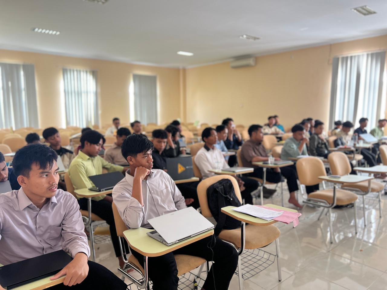 Entrepreneurship Seminar Strengthens Edupreneur Mindset of English Language Teaching Students at UNIDA Gontor