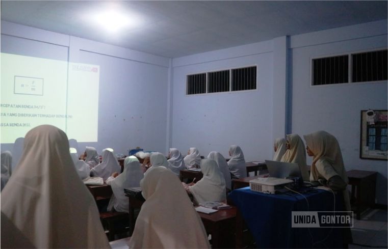 KMI Teaching: Wujud Pengabdian Mahasiswi Program Studi Farmasi Unida Gontor Di Gontor Putri Kampus 2