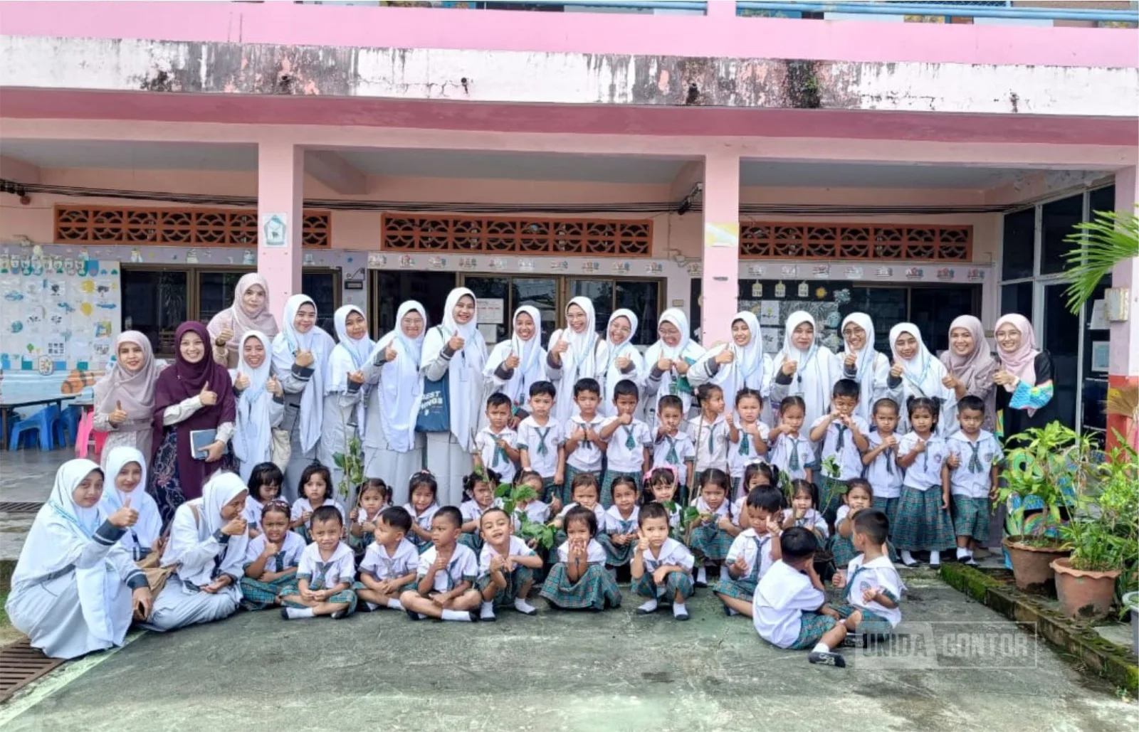 Students of the Faculty of Tarbiyah UNIDA Gontor teaching in a classroom during the Field Enrichment Practice program at an Islamic school in Pattani, Thailand.