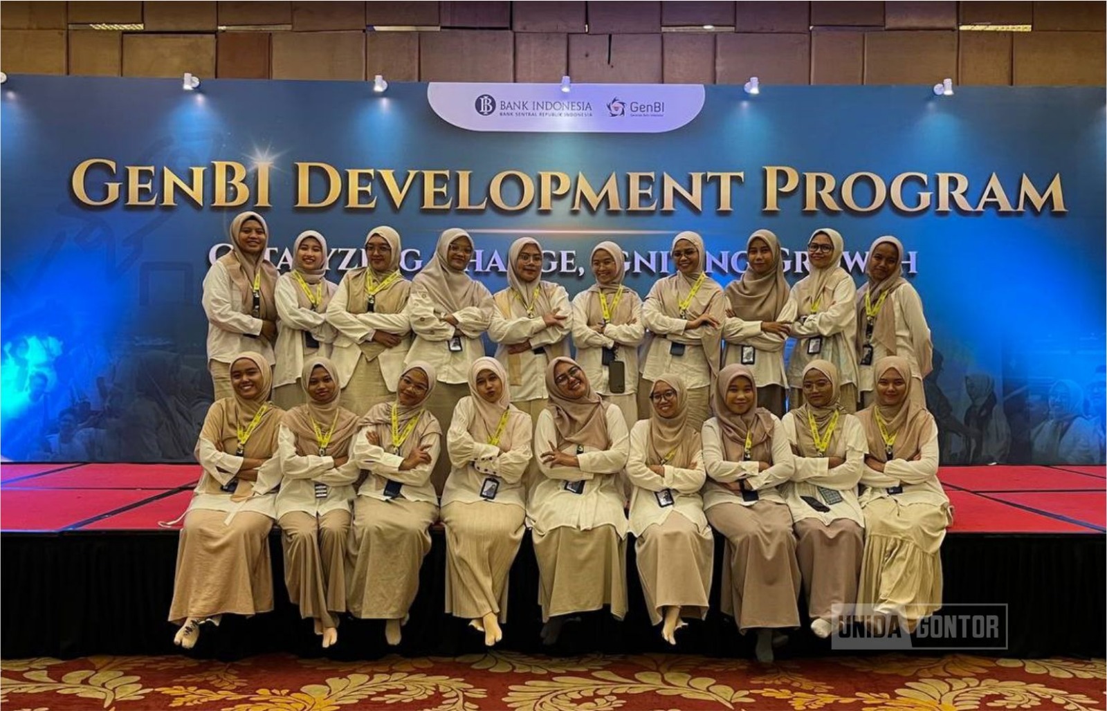 GenBI Komisariat UNIDA Gontor menerima penghargaan Komisariat Terbaik ke-3 pada GDP 2025 di Madiun.