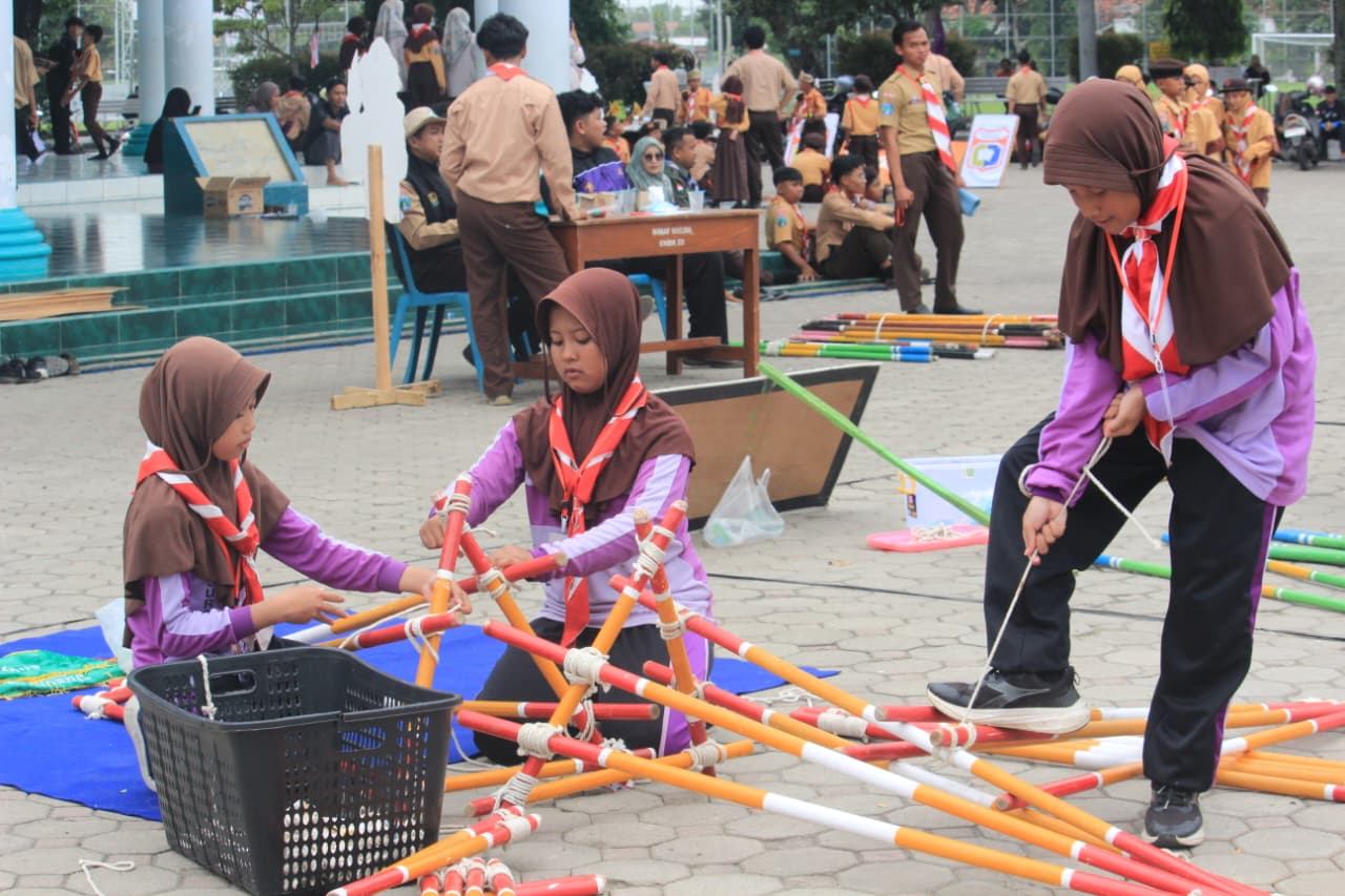 Wakil Rektor III UNIDA Gontor membuka Giat Prestasi ke-14 Pramuka SD/MI binaan Dewan Racana Al Faraby di kampus UNIDA Gontor.