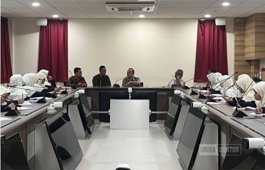 Mahasiswi UNIDA Gontor kunjungi Seminari Theologi Malaysia untuk belajar tentang pendidikan Kristen di Malaysia.