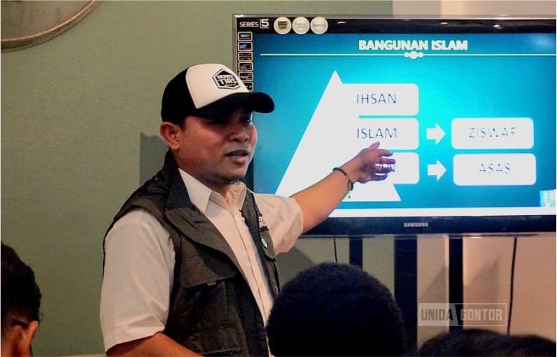 Penyampaian materi Akidah sebagai Basis Pemberdayaan Umat oleh Al-Ustadz Ahmad Fanani, M.A., Ph.D.,