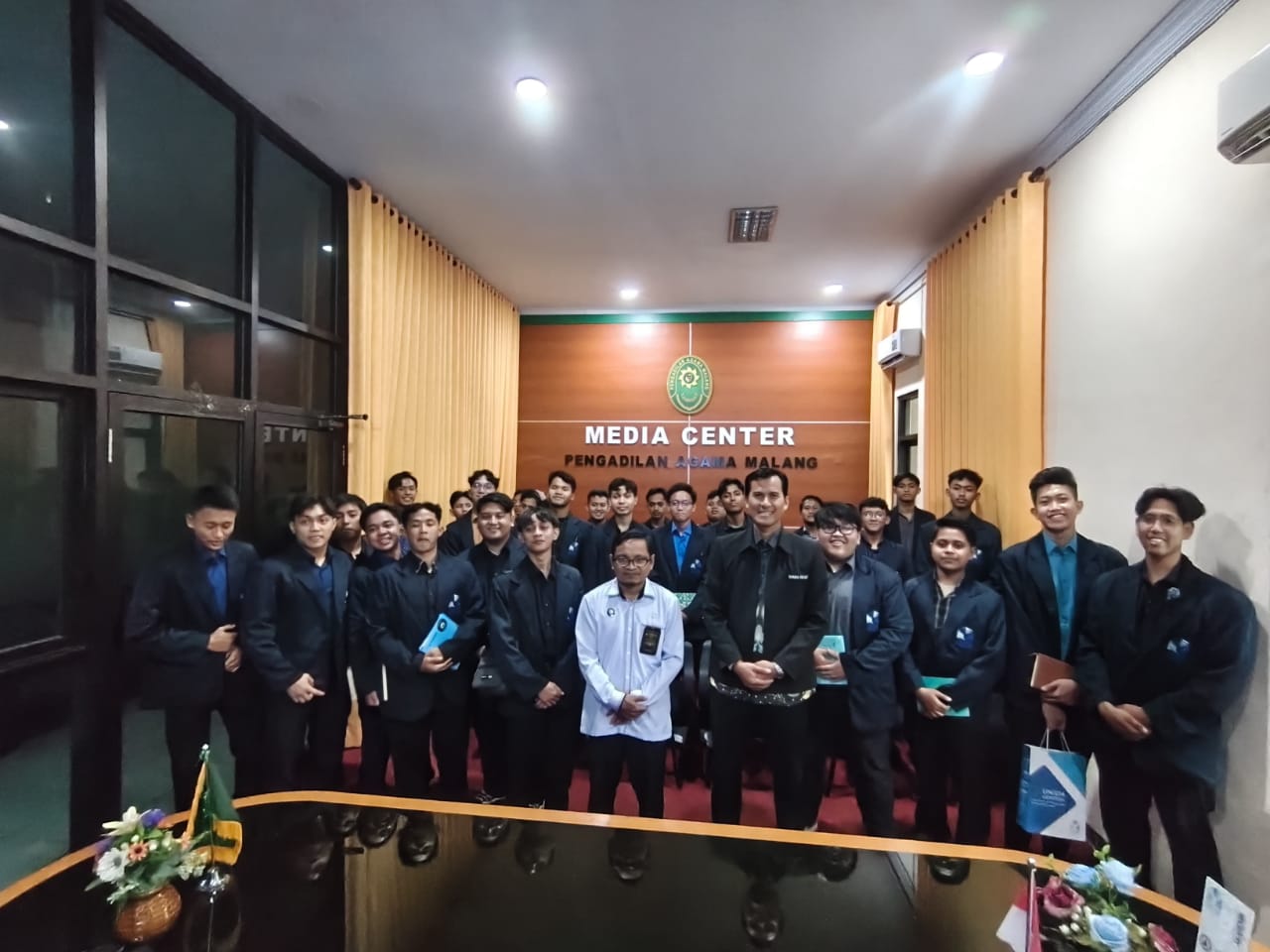 Mahasiswa HES UNIDA Gontor mengikuti studi akademik sengketa ekonomi syariah bersama Wakil Ketua Pengadilan Agama Malang.