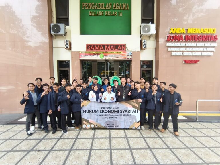 Mahasiswa HES UNIDA Gontor mengikuti studi akademik sengketa ekonomi syariah bersama Wakil Ketua Pengadilan Agama Malang.