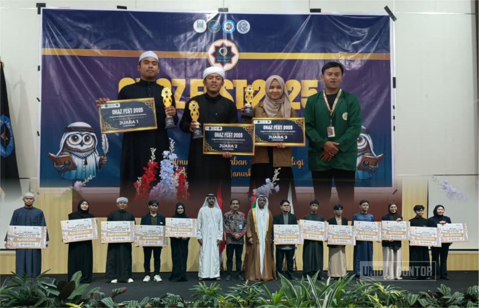 Afryandi Pamungkas, mahasiswa PBA UNIDA Gontor, berhasil meraih juara pada empat ajang lomba khitobah nasional 2025 yang digelar di berbagai perguruan tinggi di Indonesia. Prestasi ini mengukuhkan komitmen UNIDA Gontor dalam mencetak dai muda yang fasih berbahasa Arab dan unggul dalam retorika dakwah.