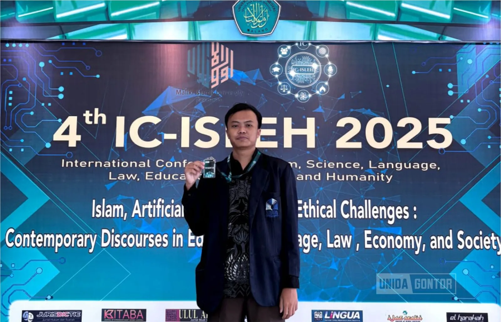 Mahasiswa UNIDA Gontor Muhammad Azrul Amirullah mempresentasikan penelitian konsep Good Governance Ibnu Taimiyyah pada konferensi internasional di UIN Maulana Malik Ibrahim Malang.