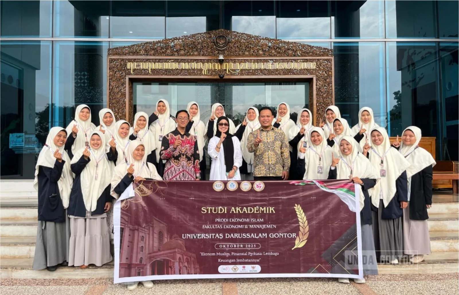 Mahasiswi Ekonomi Islam UNIDA Gontor studi ke BPK RI Perwakilan Jawa Tengah, diterima Kepala Subbagian Humas Siti Rahmawati Arifah di Semarang.