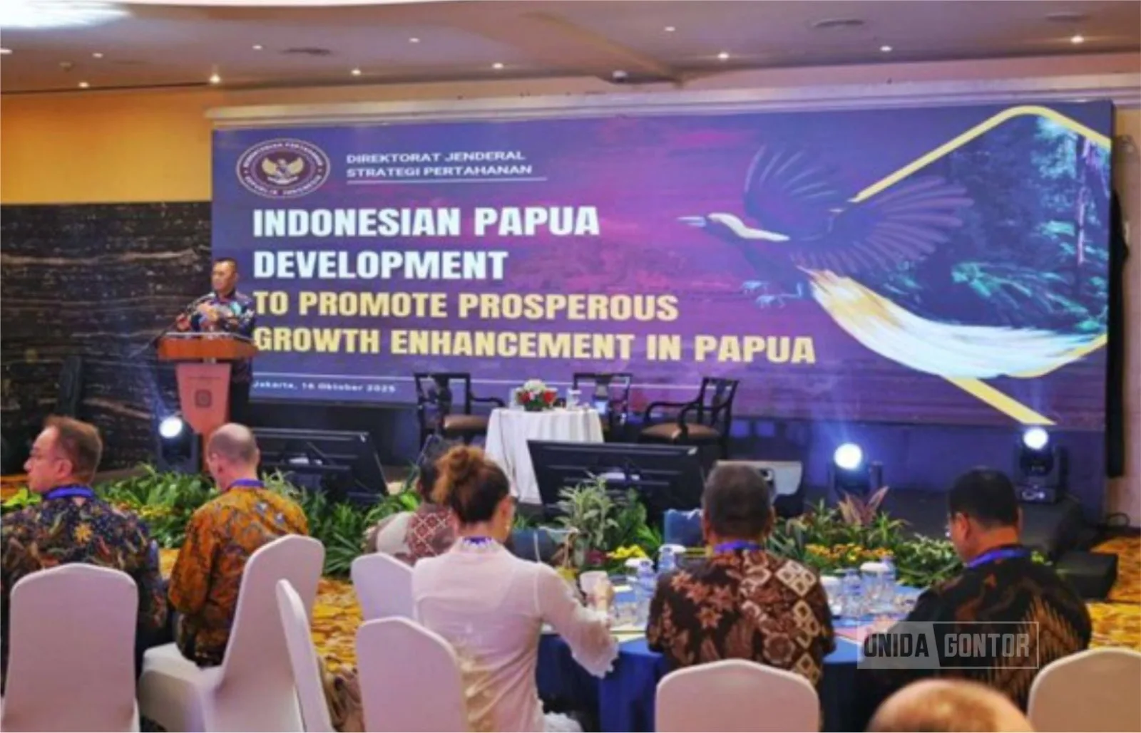 Tiga mahasiswi HI UNIDA Gontor berpartisipasi dalam Forum Diplomasi Pertahanan Kemenhan RI di Hotel Borobudur Jakarta.