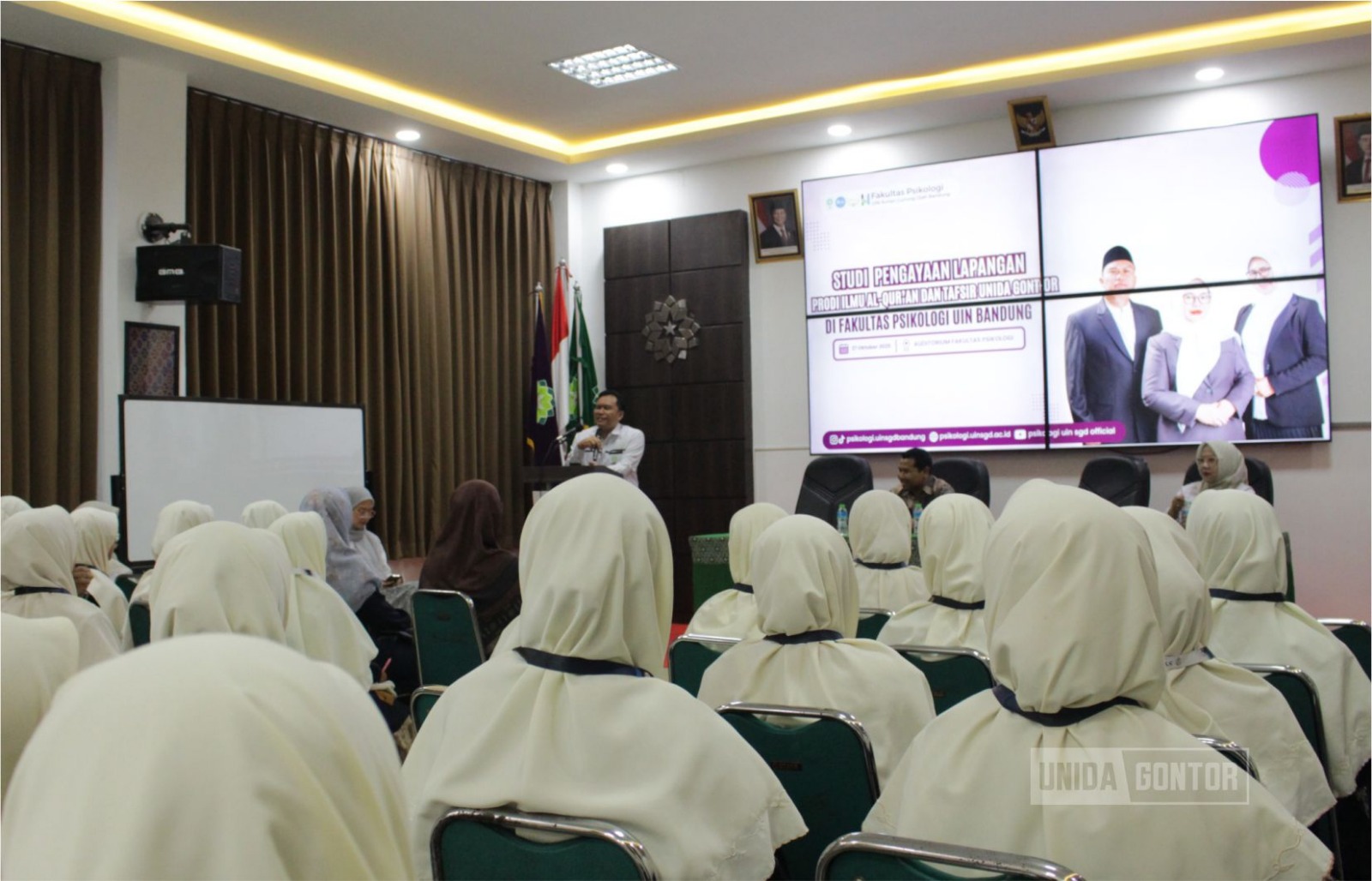 Mahasiswi IQT UNIDA Gontor Kelas C mengikuti SPL di Universitas Tazkia, Bogor; sesi pemaparan program HafidzPreneur, 30 Oktober 2025.