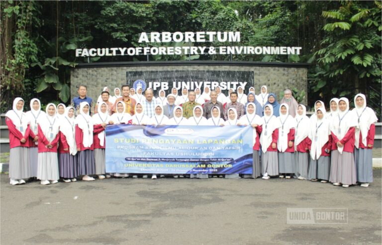 “Mahasiswi IQT UNIDA Gontor mengikuti sesi kuliah tentang tafsir sains dan konservasi di Fakultas Kehutanan dan Lingkungan IPB, didampingi dosen pembimbing serta narasumber dari IPB.”