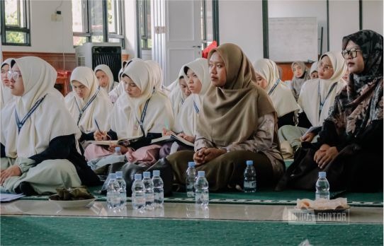 Mahasiswi IQT UNIDA Gontor belajar nilai-nilai Qur'ani di Yayasan Sahabat Al-Qur'an, Bogor.