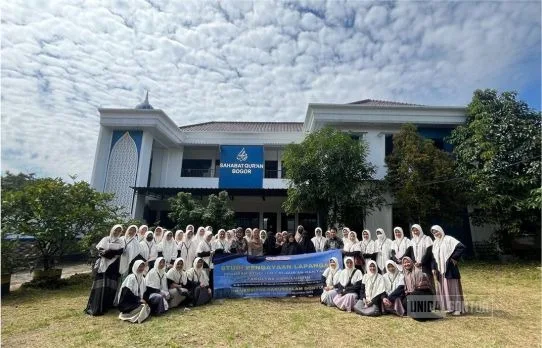 Mahasiswi IQT UNIDA Gontor belajar nilai-nilai Qur'ani di Yayasan Sahabat Al-Qur'an, Bogor.