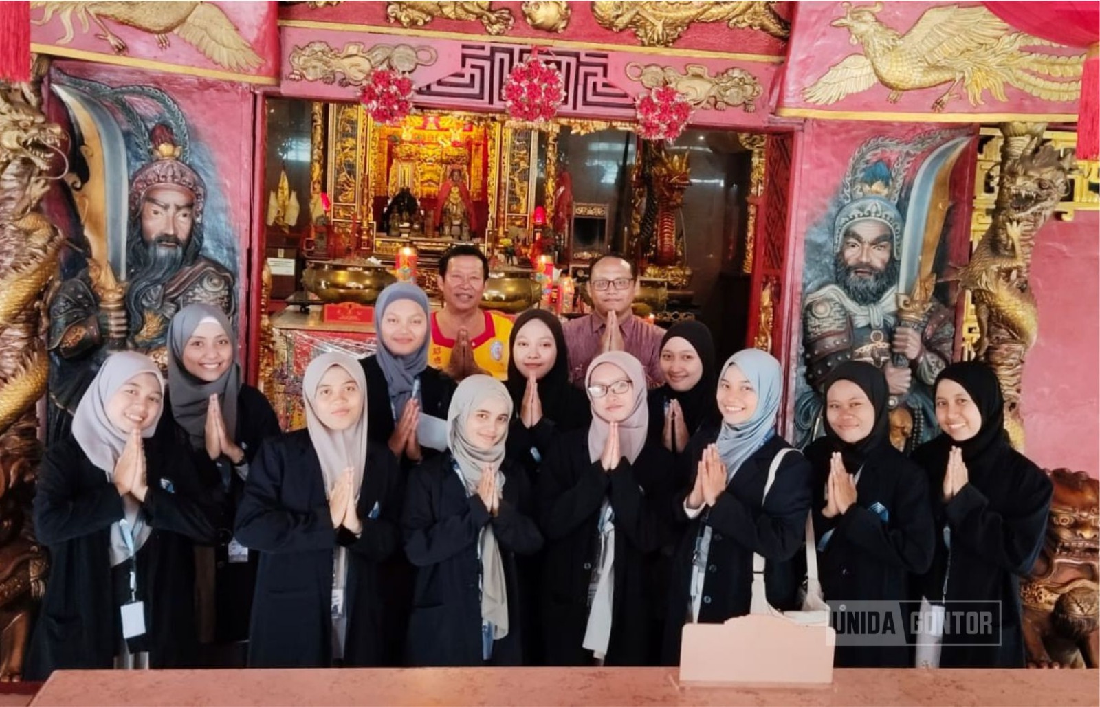 Mahasiswi UNIDA Gontor mengkaji ekoteologi lintas agama di Bali melalui dialog antariman dan kunjungan rumah ibadah.