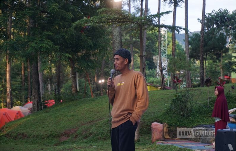 Mahasiswa dan dosen Prodi Agroteknologi UNIDA Gontor mengikuti kegiatan Makrab di Alastuwo, Magetan, Jawa Timur