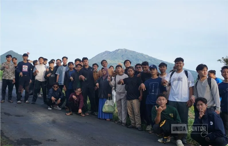 Mahasiswa dan dosen Prodi Agroteknologi UNIDA Gontor mengikuti kegiatan Makrab di Alastuwo, Magetan, Jawa Timur