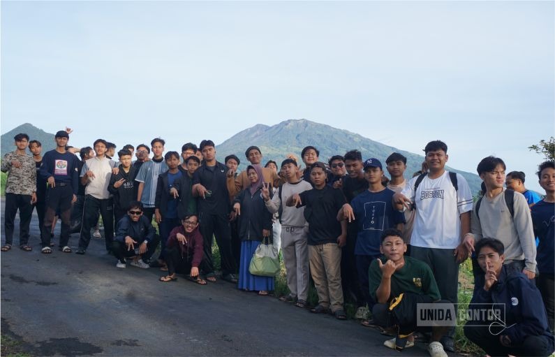 Mahasiswa dan dosen Prodi Agroteknologi UNIDA Gontor mengikuti kegiatan Makrab di Alastuwo, Magetan, Jawa Timur