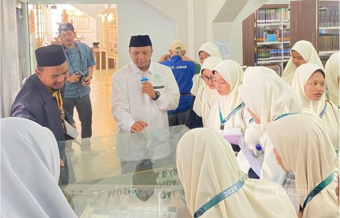 Kunjungan mahasiswi AFI UNIDA Gontor ke PUSDAI Jawa Barat untuk menggali spirit tauhid dalam dakwah kultural.