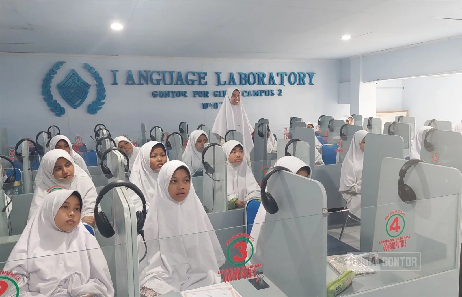Suasana Pelatihan Soft Skills dan kosakata Bahasa Arab bagi calon pelajar di Laboratorium Bahasa Gontor Putri Kampus 2 bersama tim UNIDA Gontor.