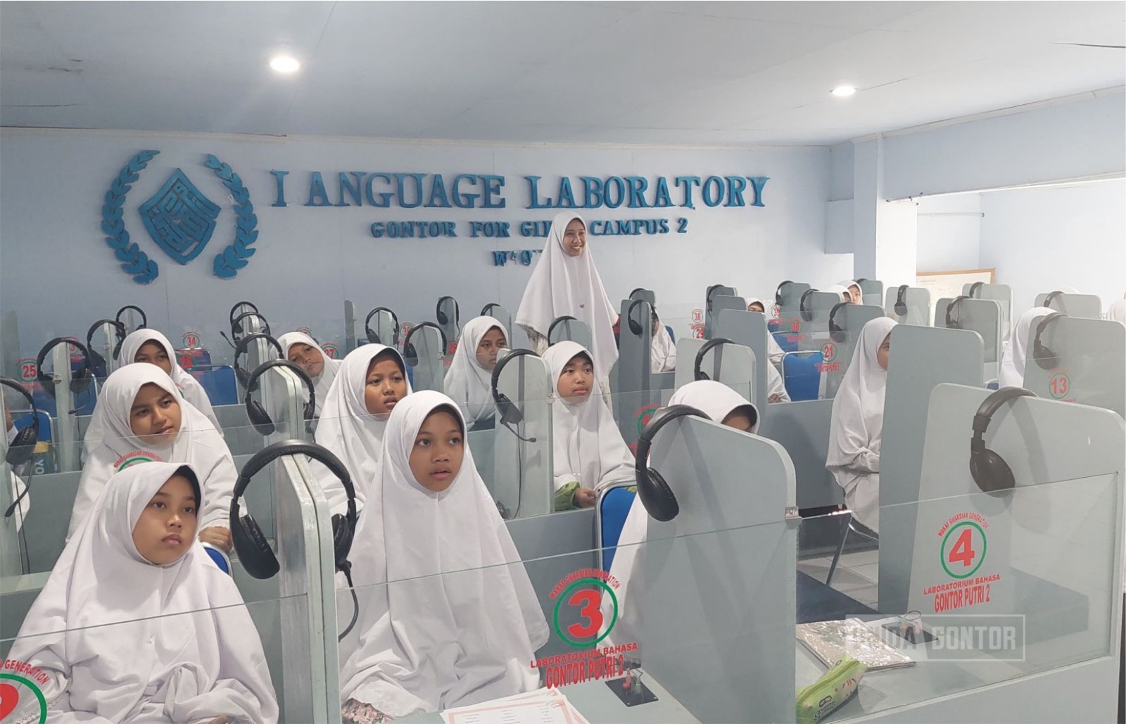 Suasana Pelatihan Soft Skills dan kosakata Bahasa Arab bagi calon pelajar di Laboratorium Bahasa Gontor Putri Kampus 2 bersama tim UNIDA Gontor.