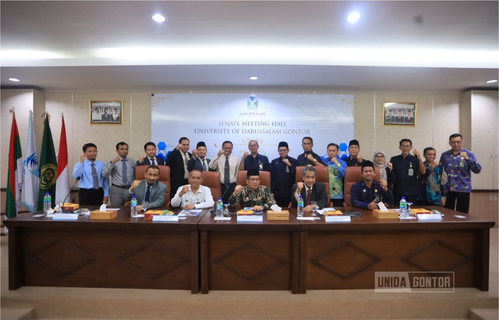 Perfotoan-Jajaran-Rektorat-UNIDA-Gontor-Bersama-TIM-Pengadilan-Tinggi-Agama-Surabaya.