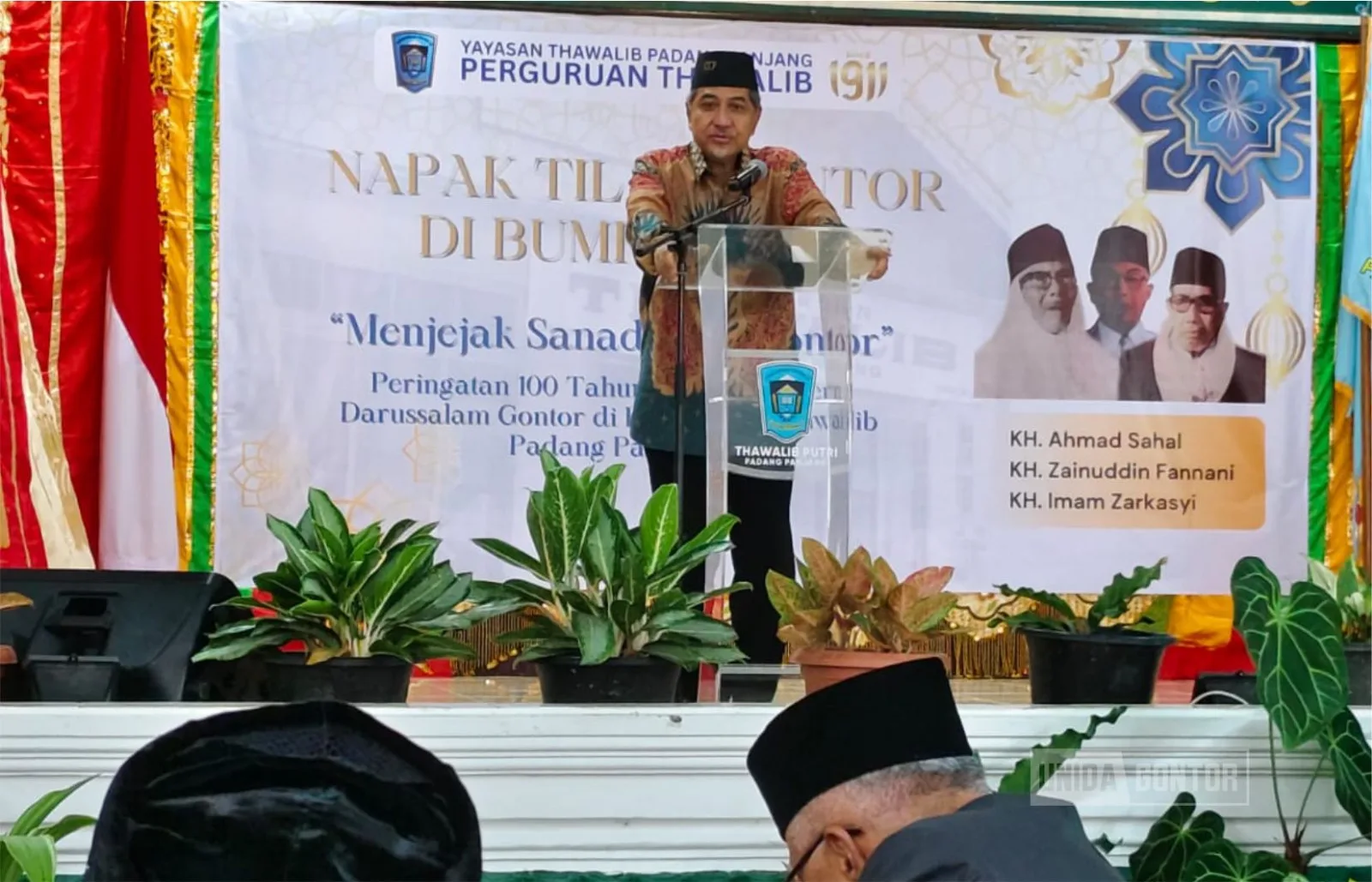 Rektor UNIDA Gontor memimpin kegiatan Napak Tilas Gontor di Perguruan Thawalib Padang Panjang, Sumatera Barat