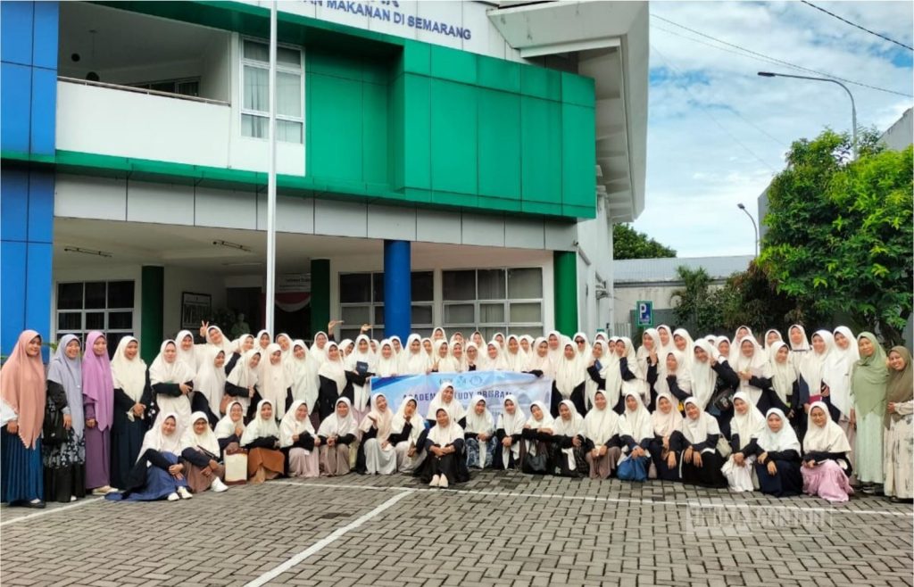 Studi Akademik Farmasi UNIDA Gontor di Balai Besar POM Semarang: Perkuat Pemahaman Analisis dan Pengawasan Obat-Makanan