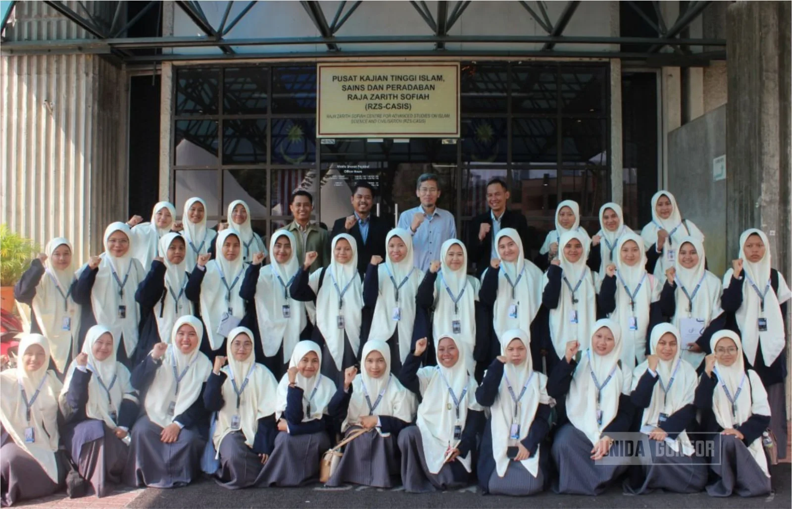 Mahasiswi SAA UNIDA Gontor berkunjung ke RZS-CASIS Kuala Lumpur bersama Dr. Mohd Hilmi bin Ramli, membahas ta’dib dan peradaban Islam.