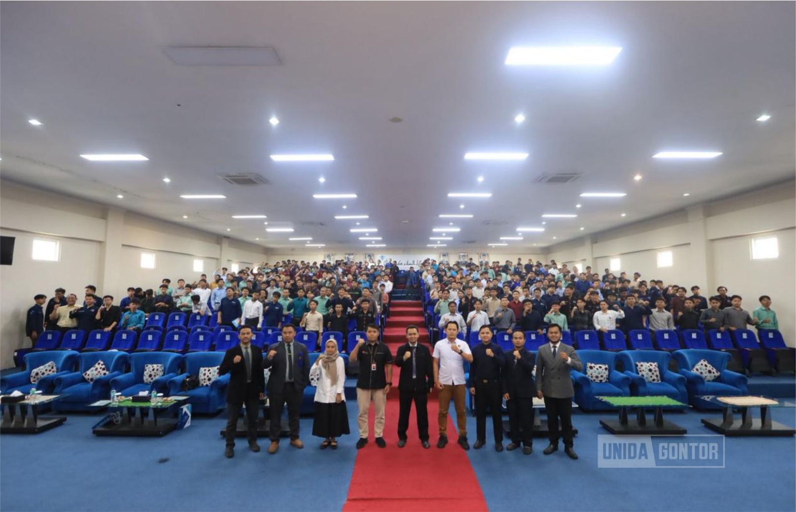 Seminar Cybercrime Universitas Darussalam Gontor dengan pemateri ahli, membahas ancaman digital dan langkah pencegahan.