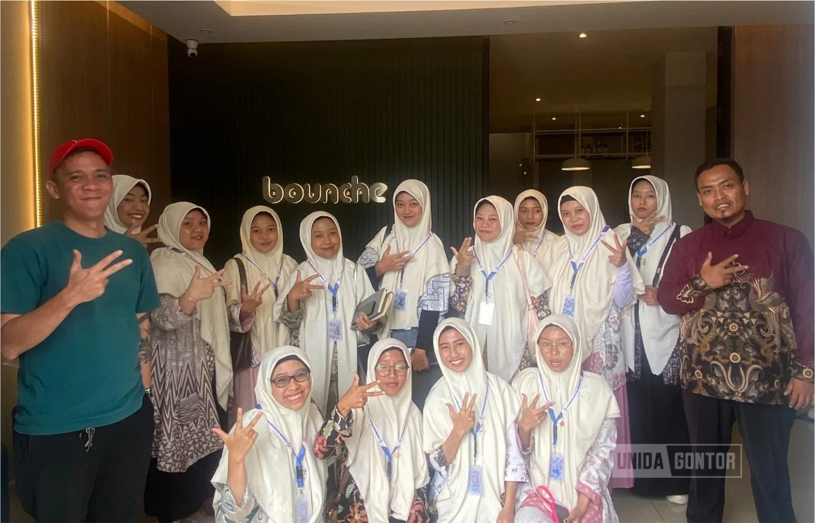 Mahasiswi Ilmu Komunikasi UNIDA Gontor kunjungan studi akademik ke Bounche Agency Jakarta membahas industri kreatif digital.