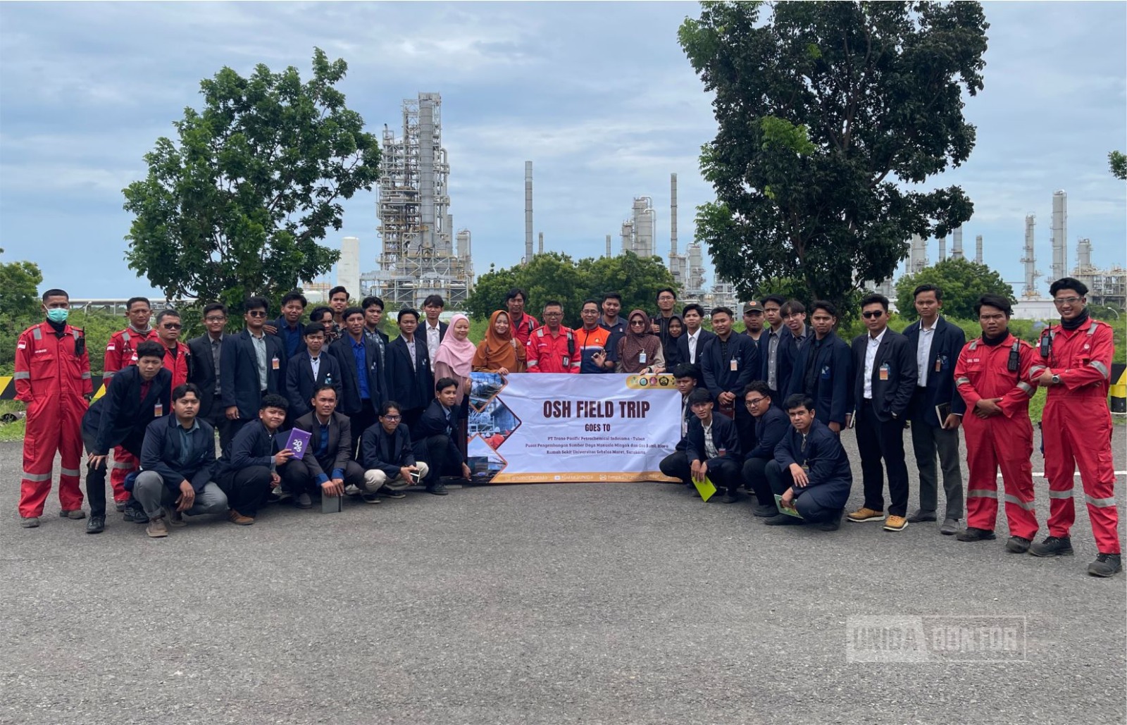 Mahasiswa semester 6 Prodi Keselamatan dan Kesehatan Kerja UNIDA Gontor mengikuti pemaparan implementasi K3 di PT Trans-Pacific Petrochemical Indotama (TPPI) Tuban bersama manajemen dan tim HSSE.