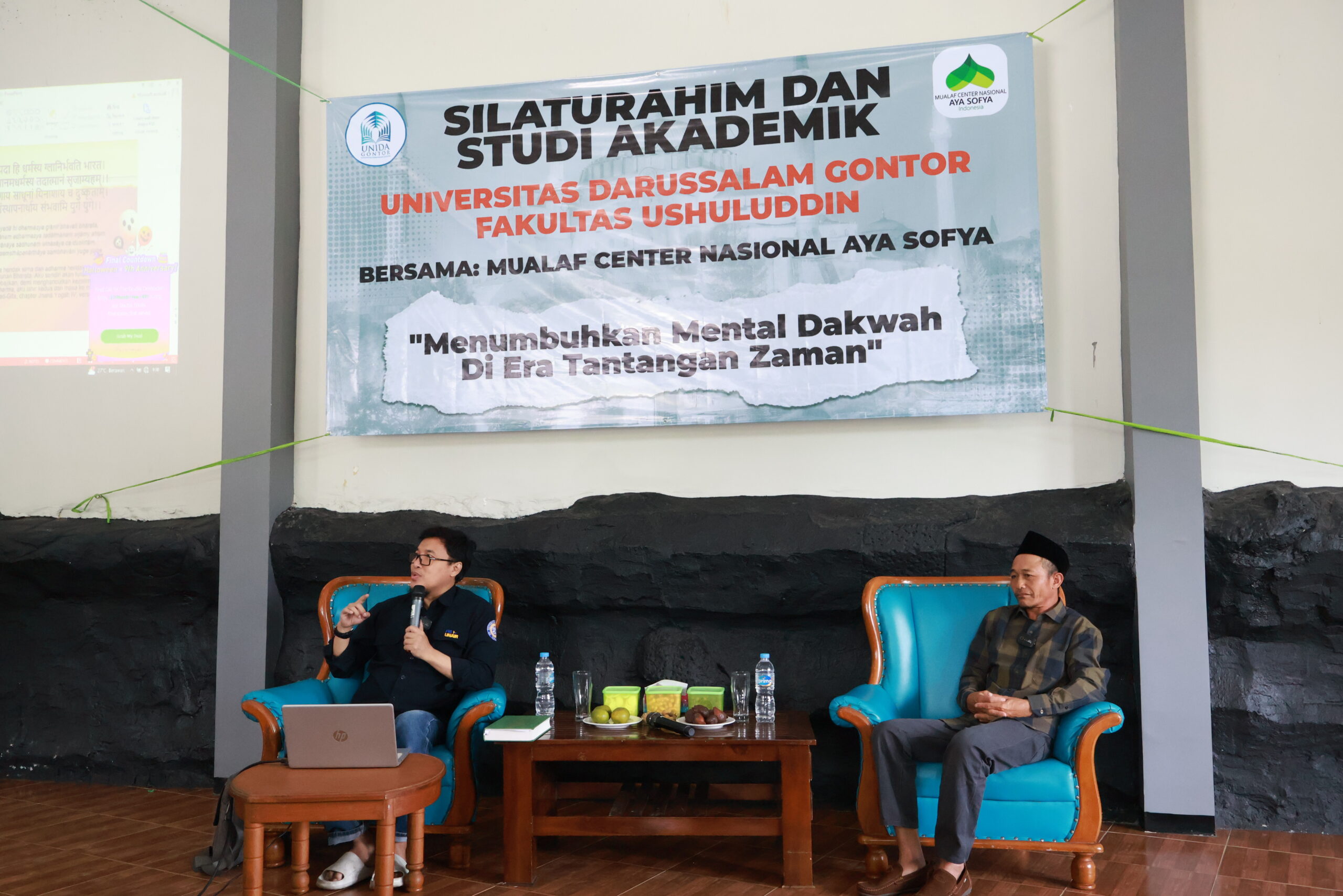 Mahasiswi SAA UNIDA Gontor mengikuti Studi Akademik di Ahlami Villa Batu bersama Muallaf Center Aya Sofiya; sesi pemaparan Prof. Dr. Menachem Ali dan diskusi interaktif tentang dakwah multikultural.