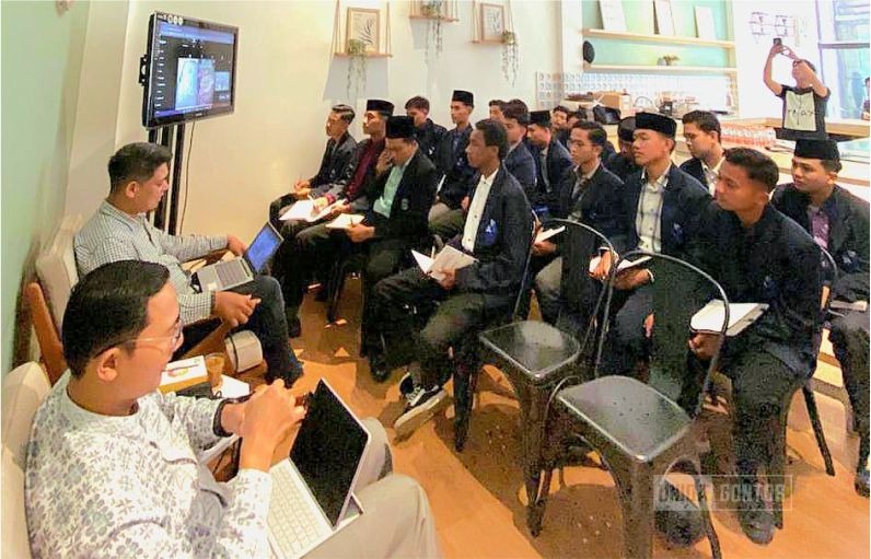 Sesi Diskusi Interaktif antara Mahasiswa dan Pemateri