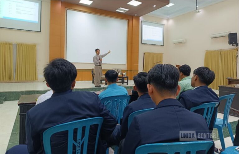 Mahasiswa PAI UNIDA Gontor mengikuti Workshop Persiapan Ujian Bahasa Al-Ikhtibar di Hall CIOS, Ahad 23 November 2025.