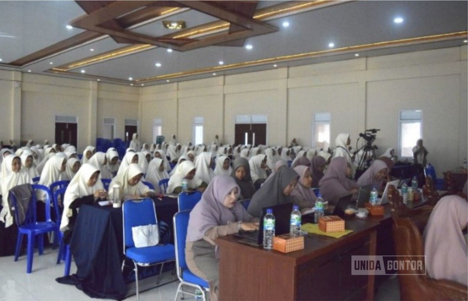 Pelaksanaan ANEPH 2026 Prodi Farmasi UNIDA Gontor secara hybrid di Aula Gedung Istanbul.