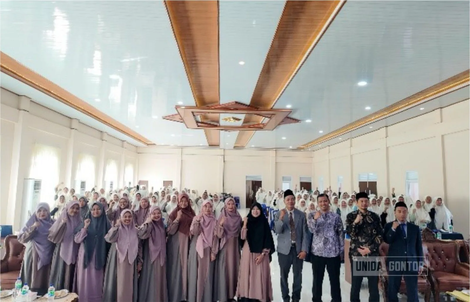 Pelaksanaan ANEPH 2026 Prodi Farmasi UNIDA Gontor secara hybrid di Aula Gedung Istanbul.