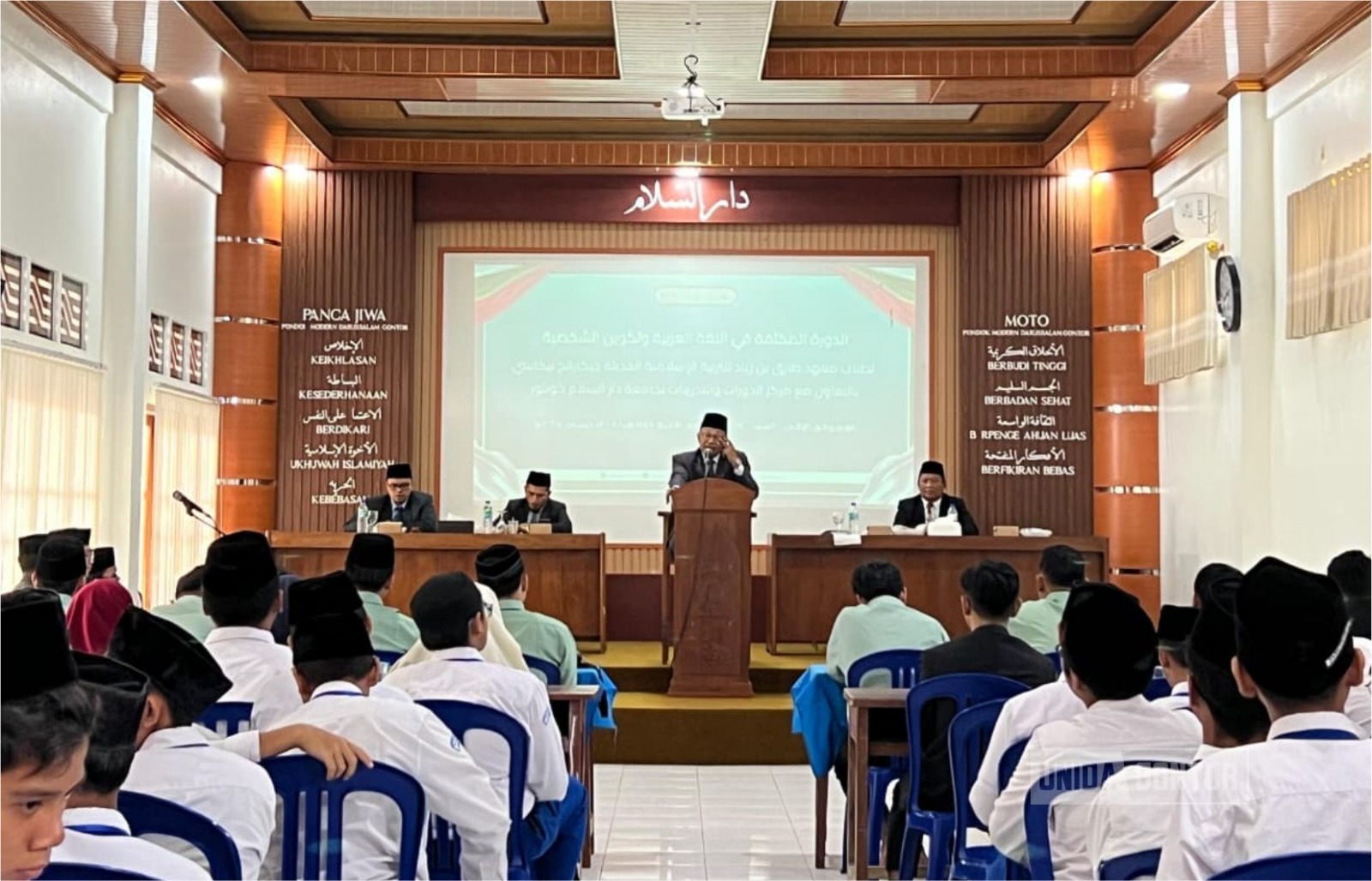 Suasana Arabic Camp dan kelas kepemimpinan SMP IT Thariq Bin Ziyad di Pondok Modern Darussalam Gontor Kampus 2 yang difasilitasi Pusdiklat UNIDA Gontor.