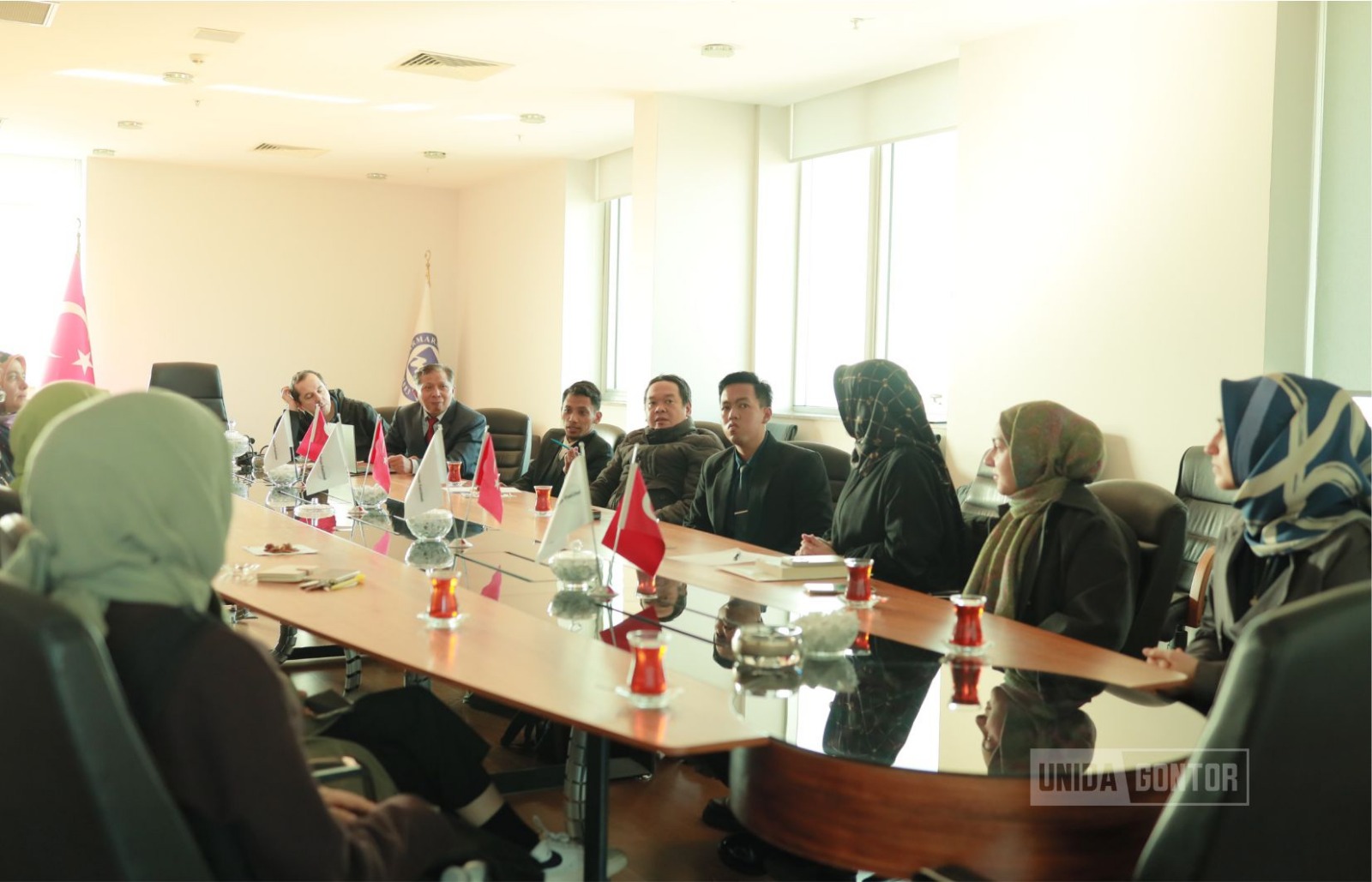 Sesi diskusi dan tanya jawab E-Holistik Konseling antara UNIDA Gontor dan akademisi Marmara Universitesi.