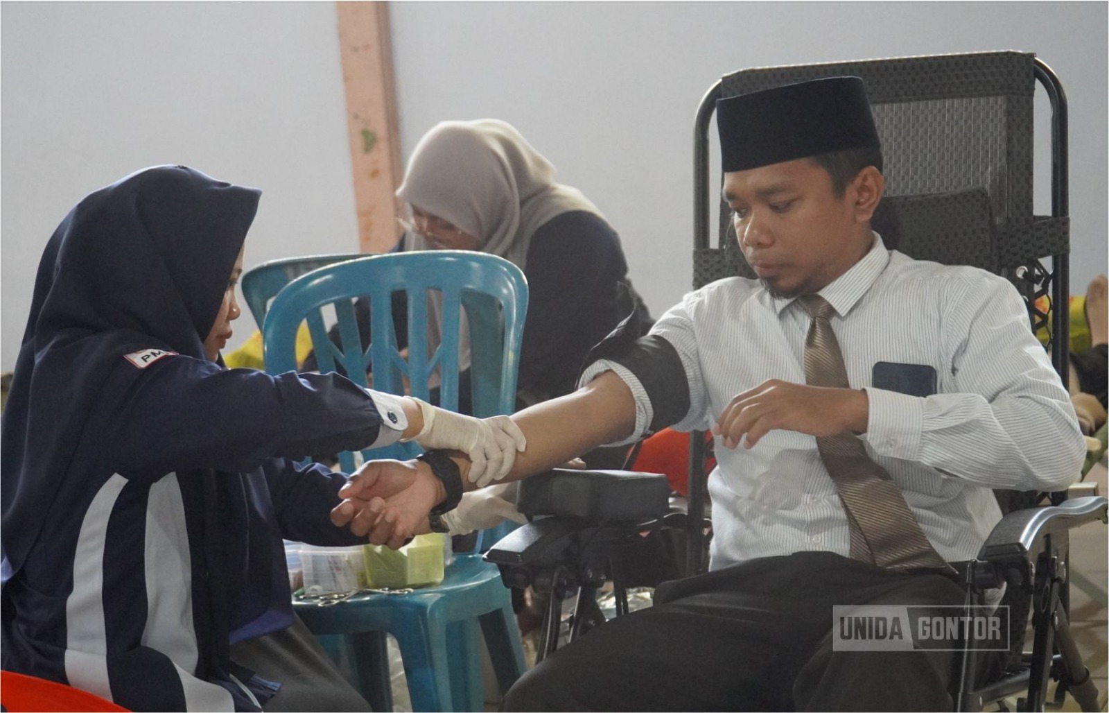 Donor darah UNIDA Gontor Kampus Putri dalam rangka peringatan 100 tahun Pondok Modern Darussalam Gontor.