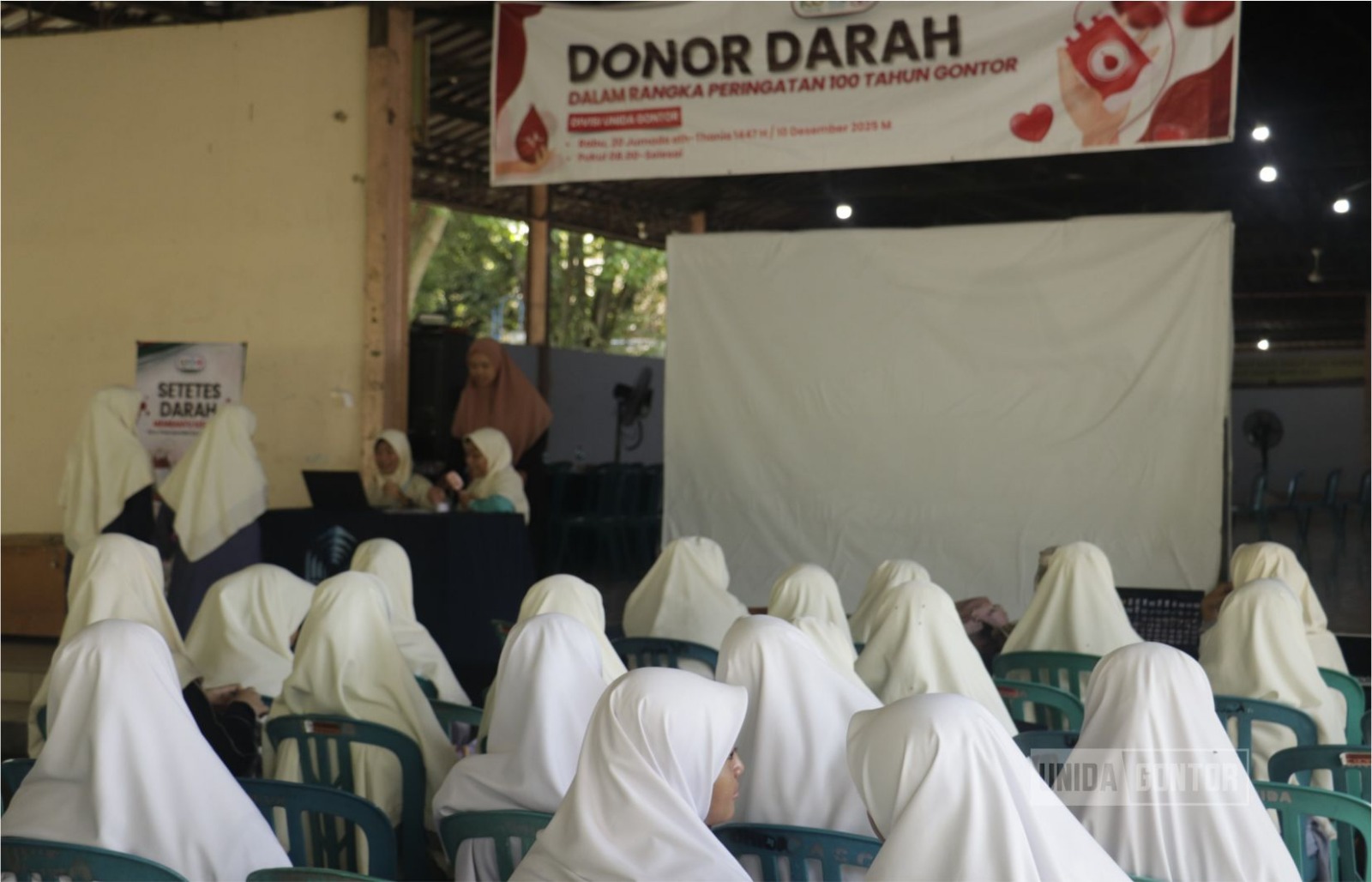 Donor darah UNIDA Gontor Kampus Putri dalam rangka peringatan 100 tahun Pondok Modern Darussalam Gontor.