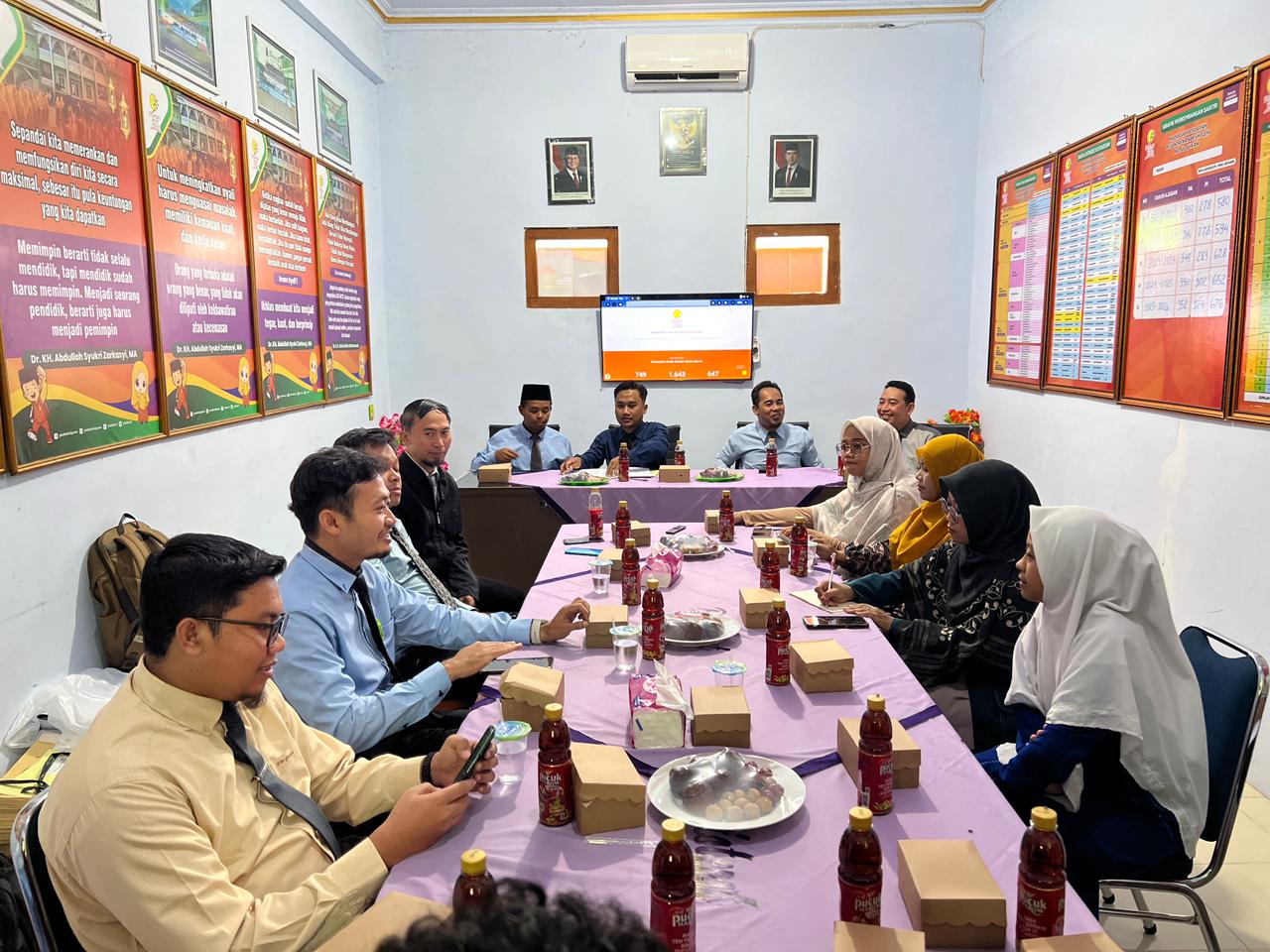 FGD and English teaching practice held by the English Language Teaching Department of UNIDA Gontor and PAS Baitul Qur’an Ponorogo to improve elementary students’ English learning.