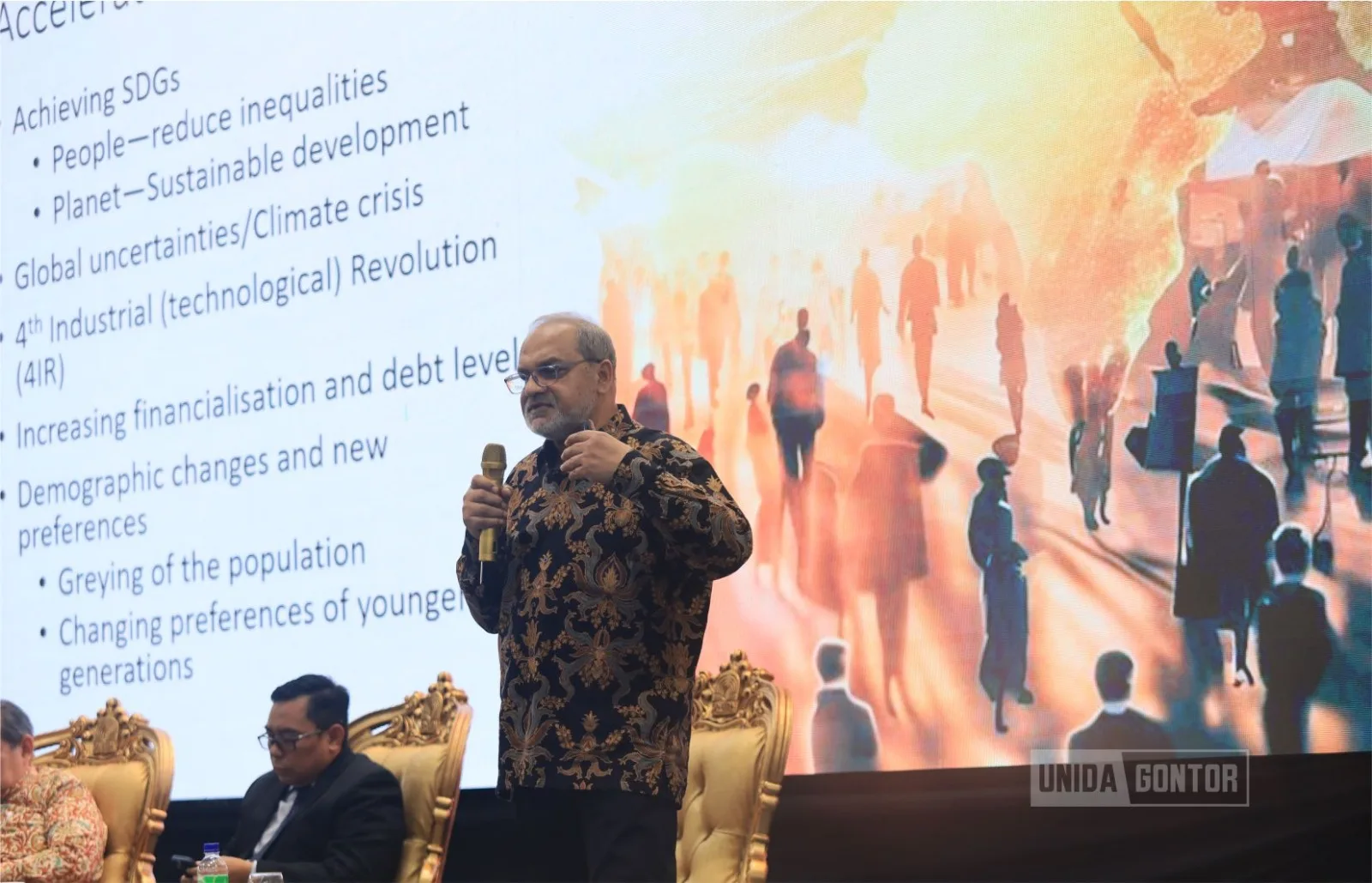 Global experts in a plenary session of the 13th AICIF 2025 at University of Darussalam (UNIDA) Gontor.