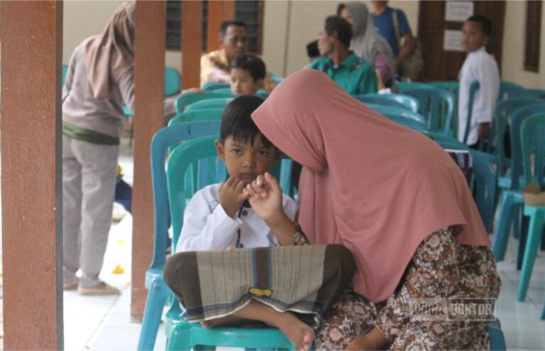 Kegiatan Khitan Ceria di Aula CIOS Gedung Beirut UNIDA Gontor Kampus Putri bersama tim Puskesmas Mantingan.